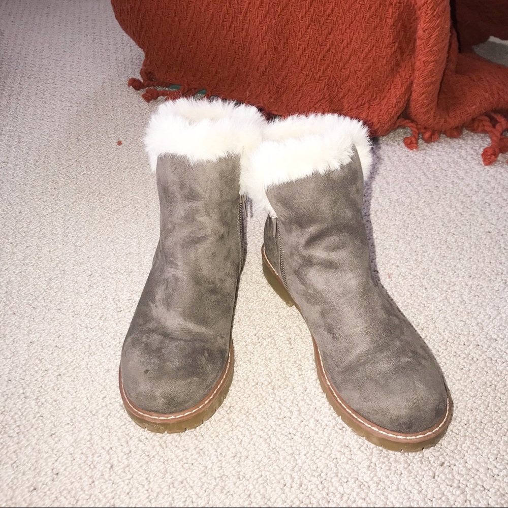 AE fur ankle bookie